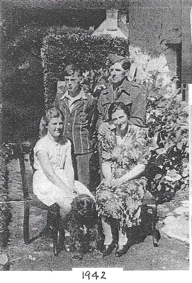 Walters Eva and family 1942