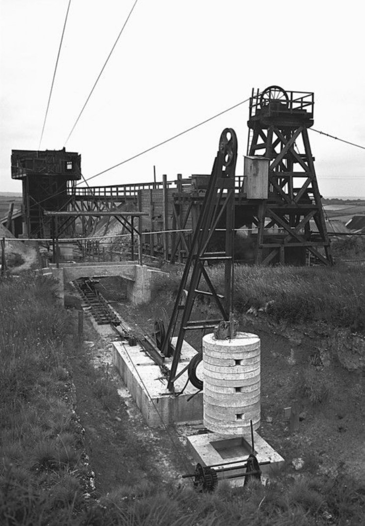 Castle an Dinas Mine 1945