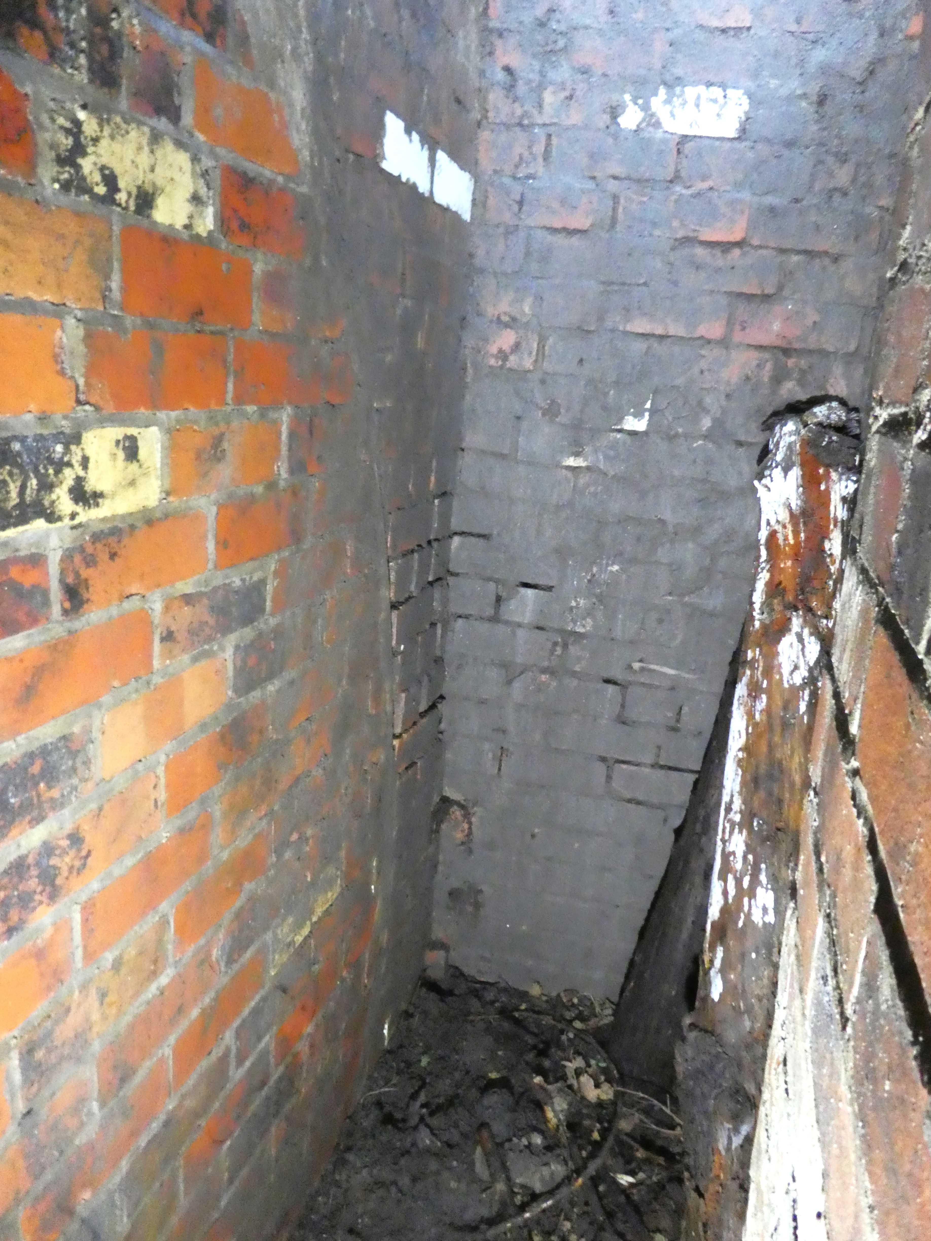 Marksbury OB entrance shaft - note white glazed bricks