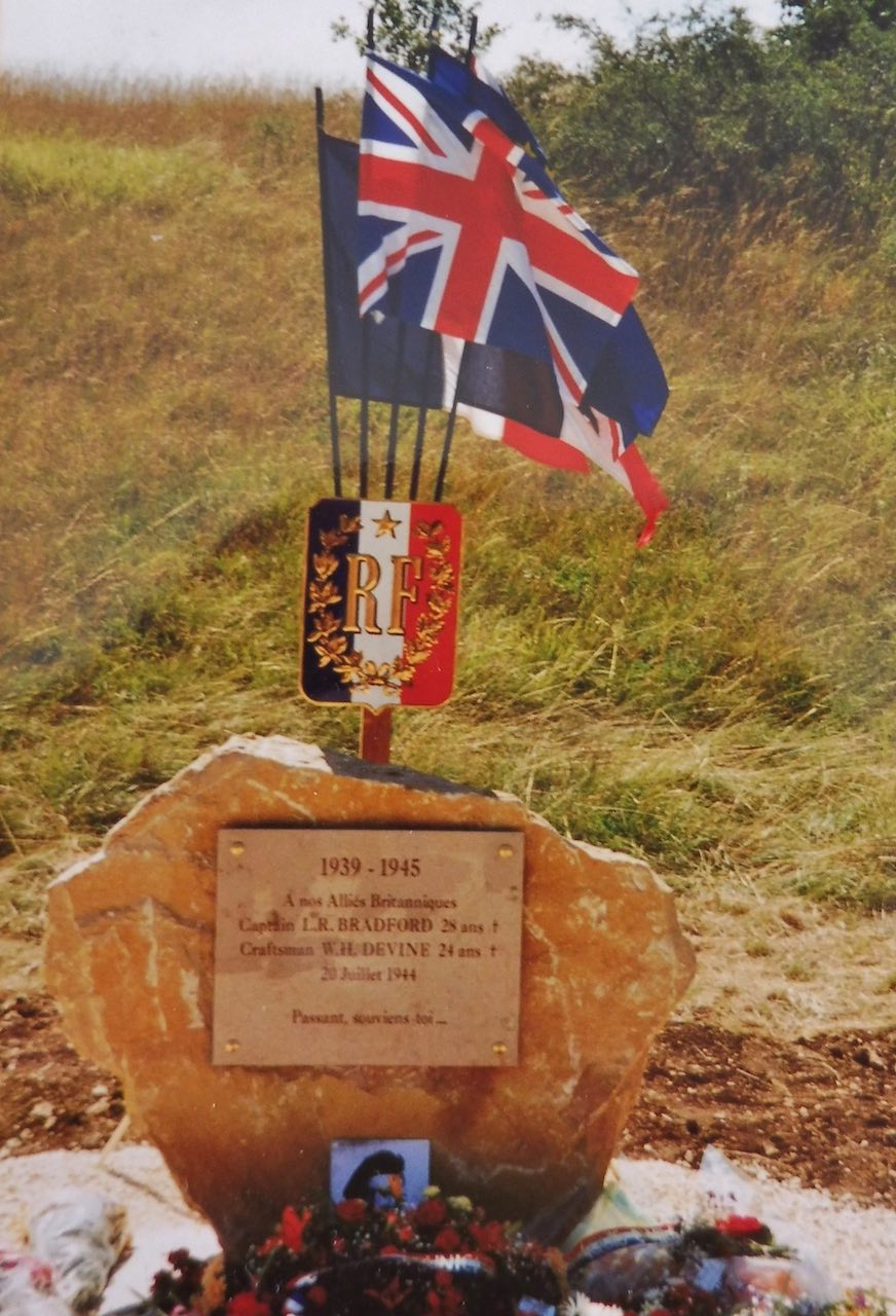Roy Bradford's grave Memorial