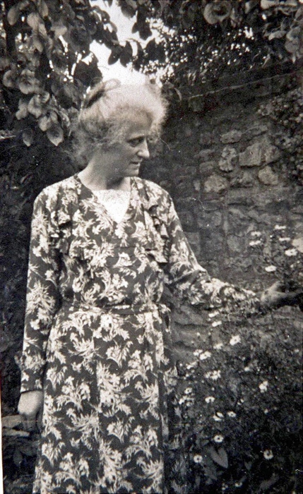 Mabel Stranks in garden 